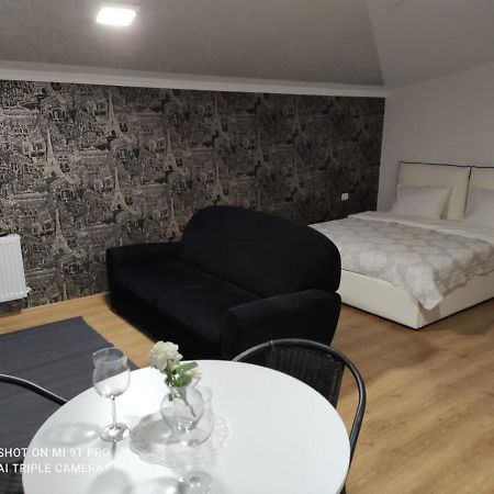 Studio In The Center City Chisinau Eksteriør bilde